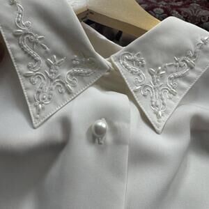 Vintage Koret Ivory Blouse with Beaded Embroidered Collar & Pearl Buttons 14